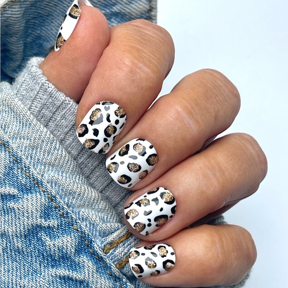 Red Aspen Awfully Purr-ty Press-On Nails - Leopard Print with Gold Glitter - Picture 3 of 15